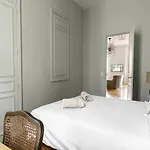 Prestigious Home Overlooking Palais-Royal Garden