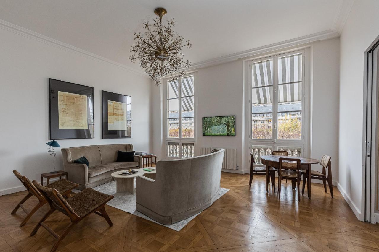 Prestigious Overlooking Palais-royal Garden Apartment Paris