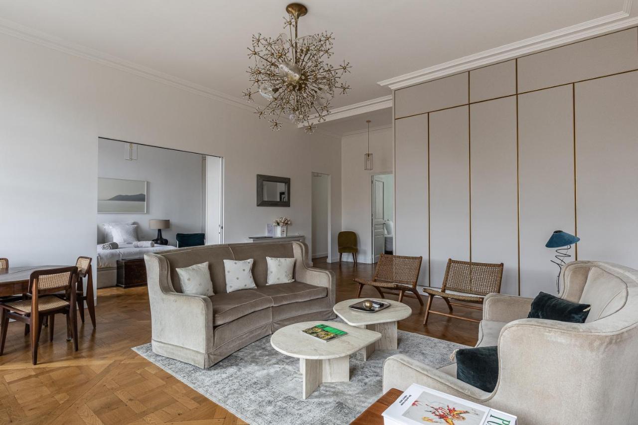 Prestigious Overlooking Palais-royal Garden Paris