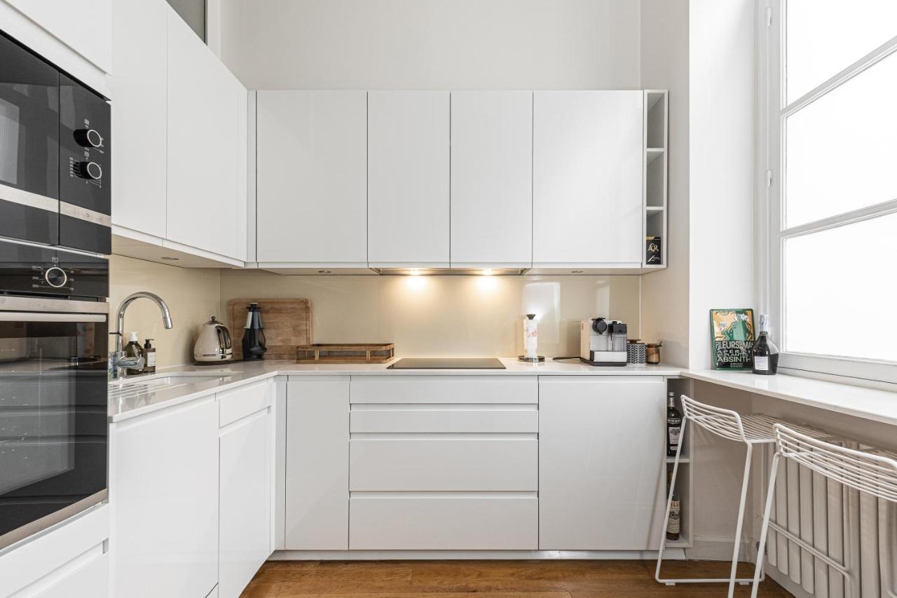 Prestigious Overlooking Palais-royal Garden Apartment Paris