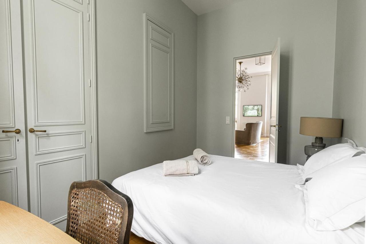 Prestigious Overlooking Palais-royal Garden Apartment Paris