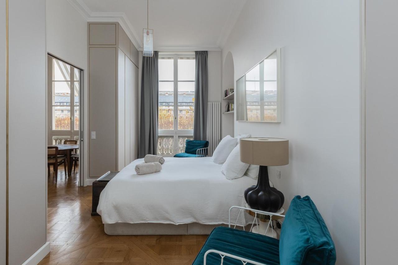 Prestigious Overlooking Palais-royal Garden Paris